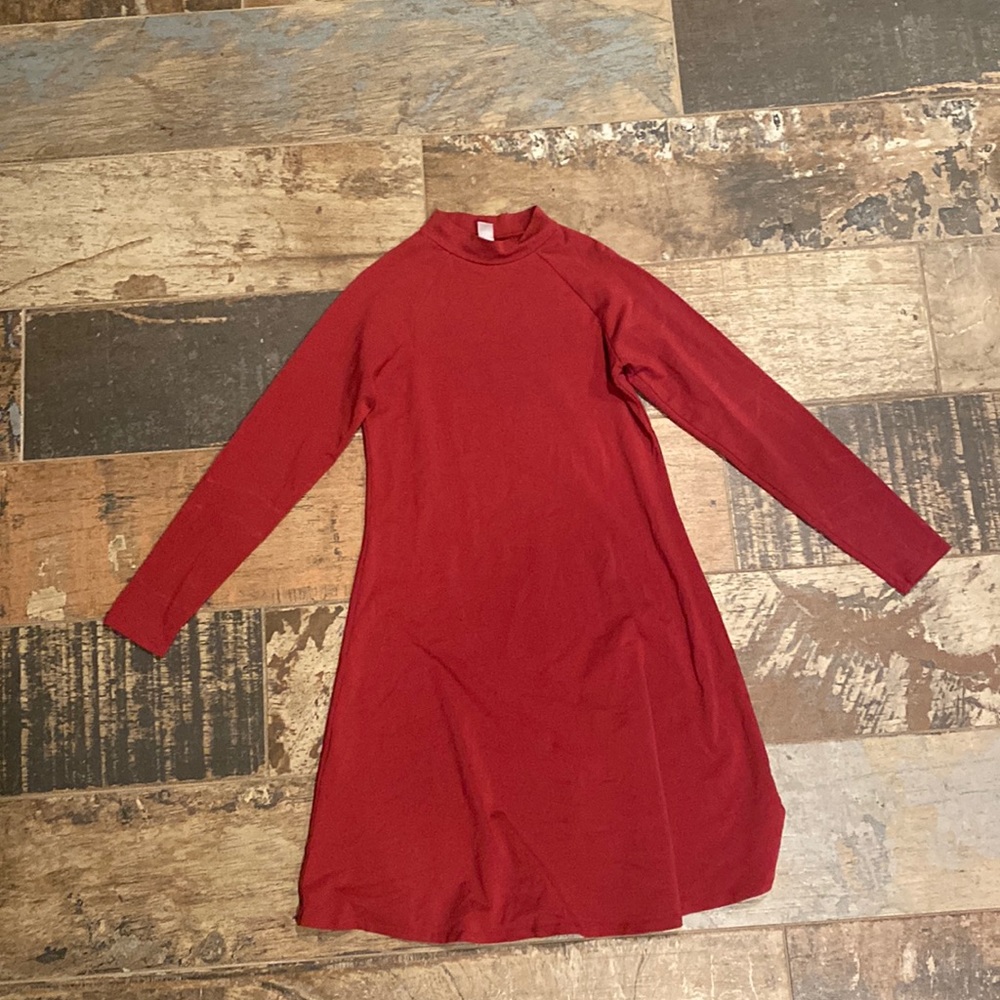 Womens medium long sleeve and turtle neck dress in the color burgundy